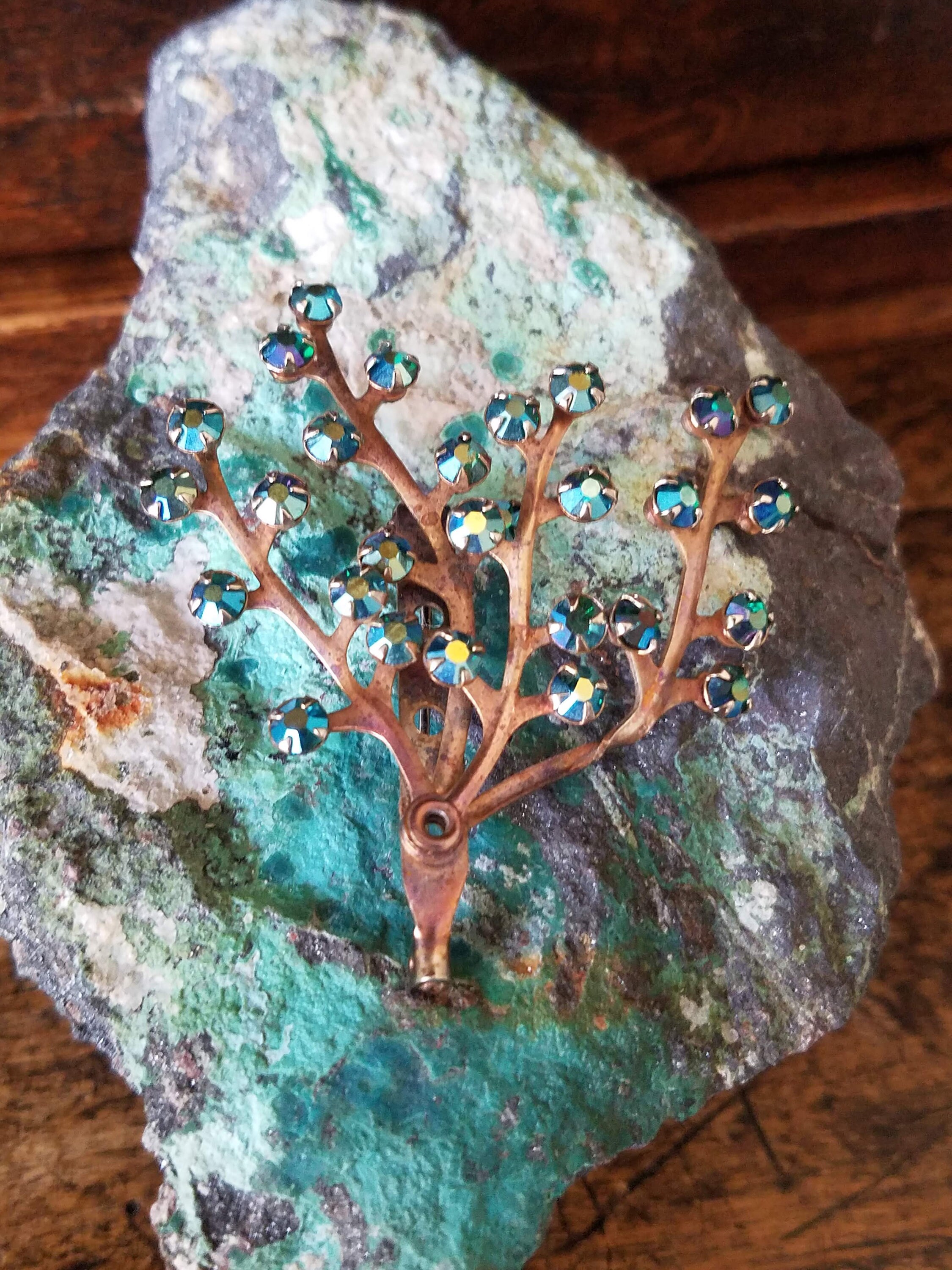 Vintage Aurora Borealis Rhinestone Brooch: Mid-century Blue 