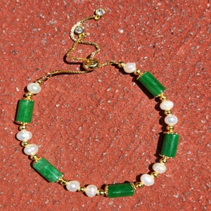 Jade und Perle verstellbares Armband, vergoldete Kette