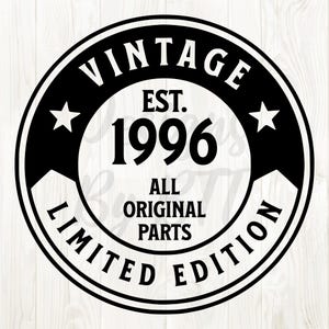 以下が含まれることがあります： 「Vintage Est. 1996 All Original Parts Limited Edition」というテキストが書かれた、白黒のヴィンテージスタイルの円形ロゴ。