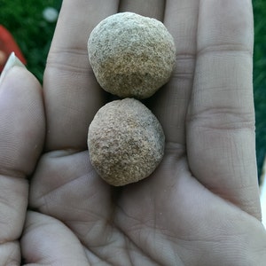 Sandstone Shaman stones (mo-key balls, moqui marbles) 22.9 grams tw