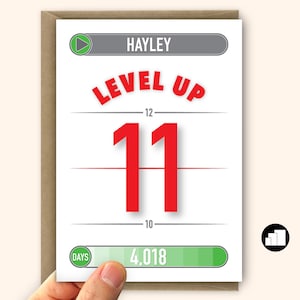 NIVEAU UP! Gepersonaliseerde 11e verjaardagskaart voor jongen of meisje Grappige 11e verjaardagskaart hem haar zoon dochter Grote kaart en berichtopties