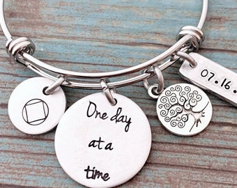Sober Recovery Gifts, Sobriety Bracelet, Sober Anniversary, Narcotics anonymous jewelry, Gift for Sobriety, Sponser gift, Recovery Bracelet