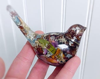 Pájaro hecho a medida con sus flores secas, recuerdo de pájaro cantor, figura de pájaro para recuerdo conmemorativo, recuerdo de flores funerarias, pétalo de flor