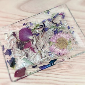 Flower petal jewelry dish tray, dried flower jewelry dish, perfume tray, wedding flower keepsake dish, gift for anniversary, wedding flowers