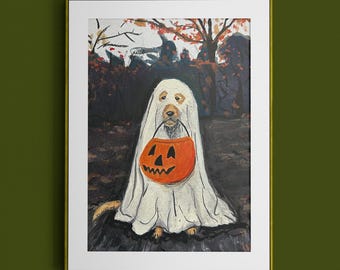Puede incluir: Pintura enmarcada de un perro disfrazado de fantasma, sosteniendo un cubo de calabaza naranja. El perro está cubierto con una sábana blanca con agujeros para los ojos. El fondo presenta un bosque oscuro y follaje otoñal, con tema de Halloween.