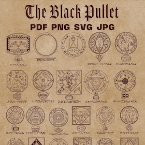 以下が含まれることがあります： 「The Black Pullet」というタイトルと、PDF、PNG、SVG、JPGというファイル形式のリストが書かれた、ヴィンテージ風の羊皮紙。羊皮紙には、さまざまなシンボルとテキストが書かれた、25個の複雑な黒と白の円形と正方形のデザインが施されています。