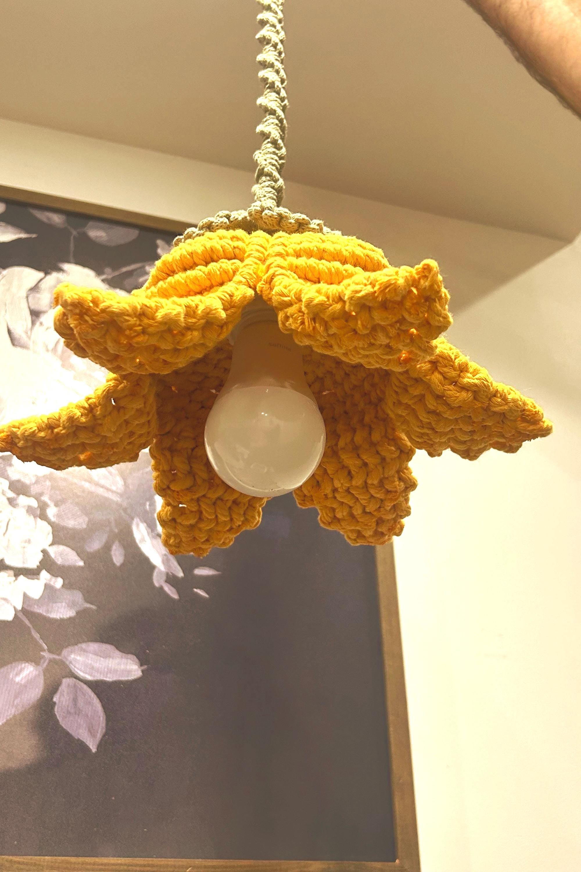 Choker : Gros plan sur le collier ras de cou des stars - Marie Claire