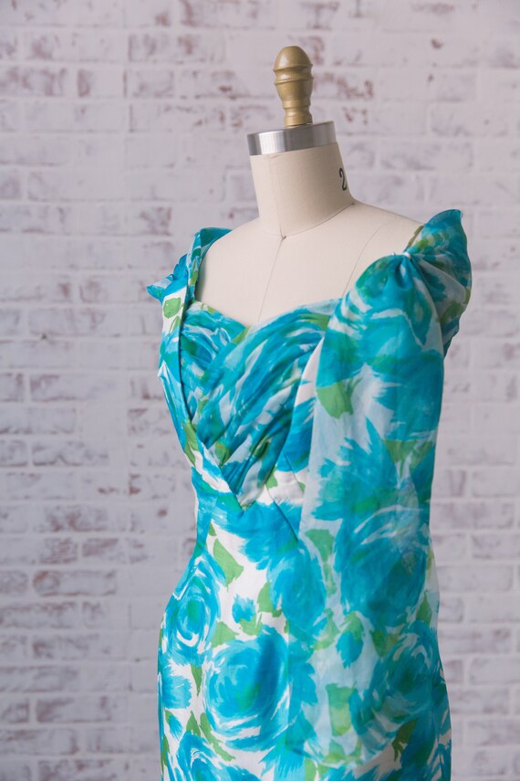 1950s Blue Rose Print Wiggle Dress size XS 24 - 2… - image 4