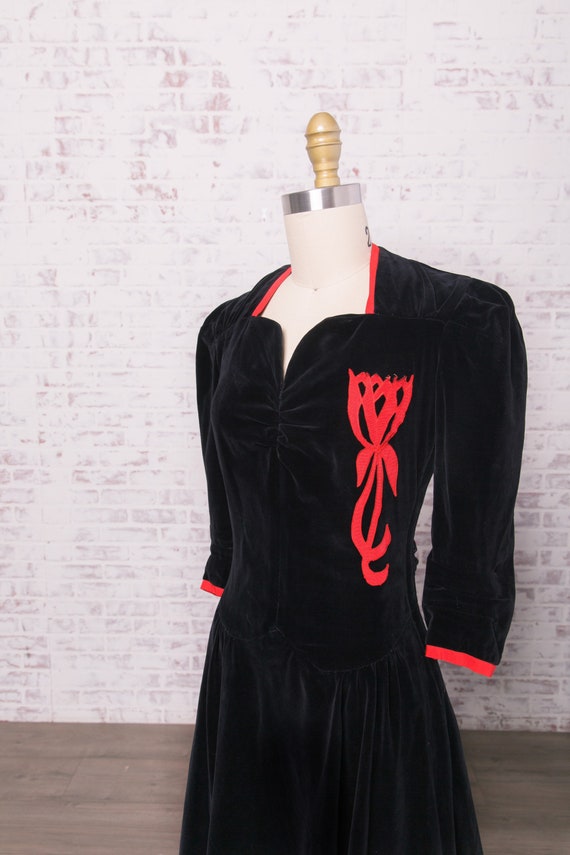 Vintage 1940s Dress / 40s Dress / Waist 25" / Bla… - image 4