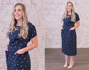 Vintage 1950s Keyhole Neckline Sheath Dress 31.5 Inch Waist - Size Large Cocktail Navy Polka Dot Pockets