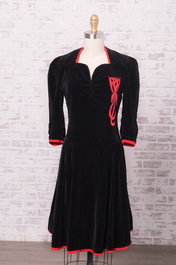 Vintage 1940s Dress / 40s Dress / Waist 25" / Bla… - image 3