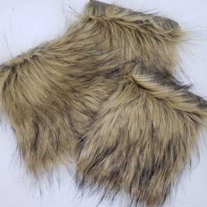 Brown fur with black tips.. PRE CUT fur in 5in squares. Perfect for pom poms, keychains and hair accessories.