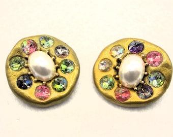 Free Form Art Buttons with a Central Pearl and Scintillating Crystals.