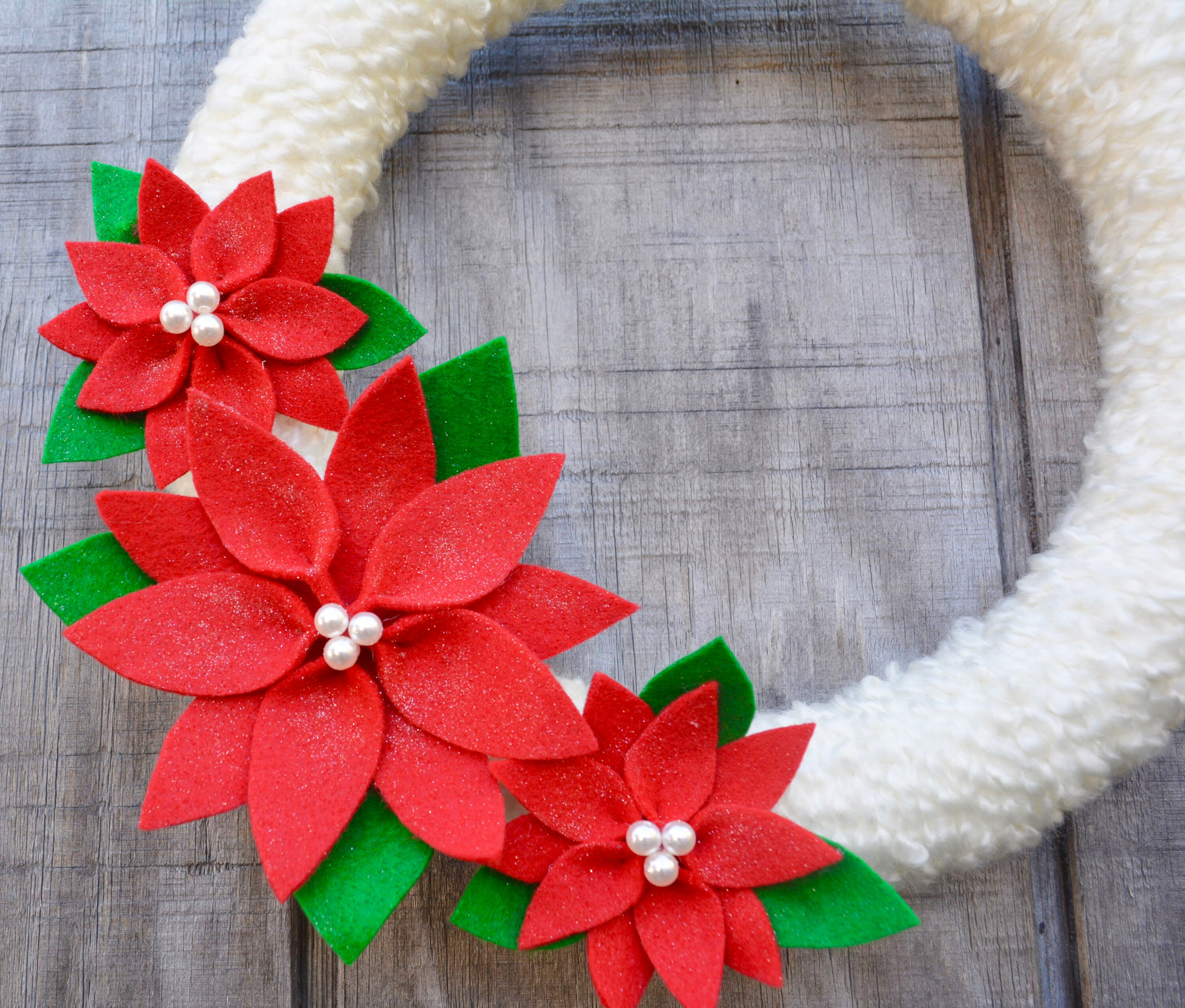 Poinsettia Felt Flower Wreath, Yarn and Felt Poinsettia Christmas