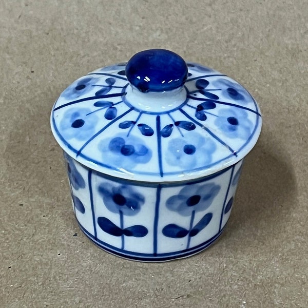 Tiny blue and white trinket box with lid/blue and white china/hand painted/ring dish/pill box/jewelry box/miniature dish