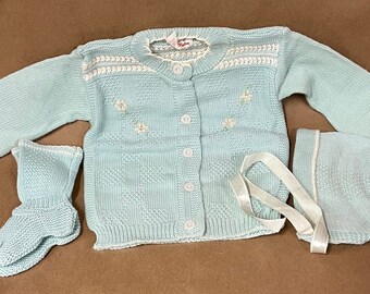 1950s baby sweater booties and bonnet/3 piece set/blue baby sweater with  white flowers/vintage baby clothes/mid century/baby room decor