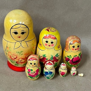 Set of 8 nesting dolls made in the USSR/vintage wooden nesting dolls/Russian hand painted dolls/Martyoshka dolls/Yellow dolls/pink flowers