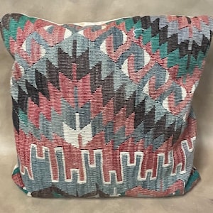Authentic Kilim rug pillow cover/handmade pillow cover/Turkish rug/geometric design/hand woven wool pillow cover/boho decor