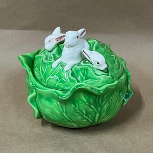 Vintage Holland Mold green cabbage lettuce bowl with 3 rabbits on lid/vintage Ceramic cabbage bowl with lid /garden decor/spring decor