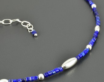 Minimalistische Lapislazuli-Würfel-Kette mit 925er Silber zarte dunkelblaue Edelsteinkette Würfel LapisLazuli Geschenk Freundin, Hochzeit