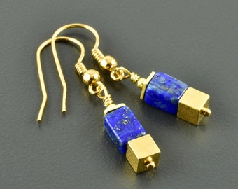 Hängeohrringe mit Lapislazuli und vergoldetem 925er Silber Ohrringe Lapis Lazuli dunkelblau vergoldete Würfel Geschenk Geburtstag Hochzeit