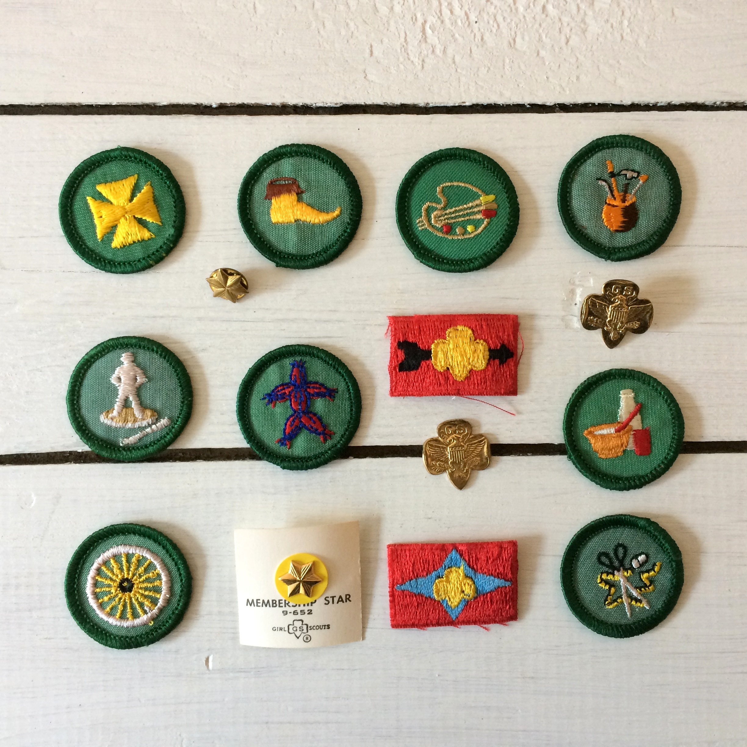 Lot of Vintage Girl Scout Items- Badges, Patches, Pins 50+