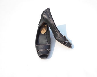80’s DOCKERS Black Leather with Decorative Contrasting Stitching Open Toe Medium Heel Women’s Size 10!