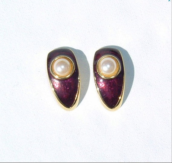 80s Regal Cerise Shade Enamel with  FAUX PEARLS G… - image 1