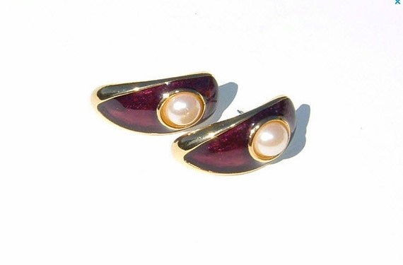 80s Regal Cerise Shade Enamel with  FAUX PEARLS G… - image 2