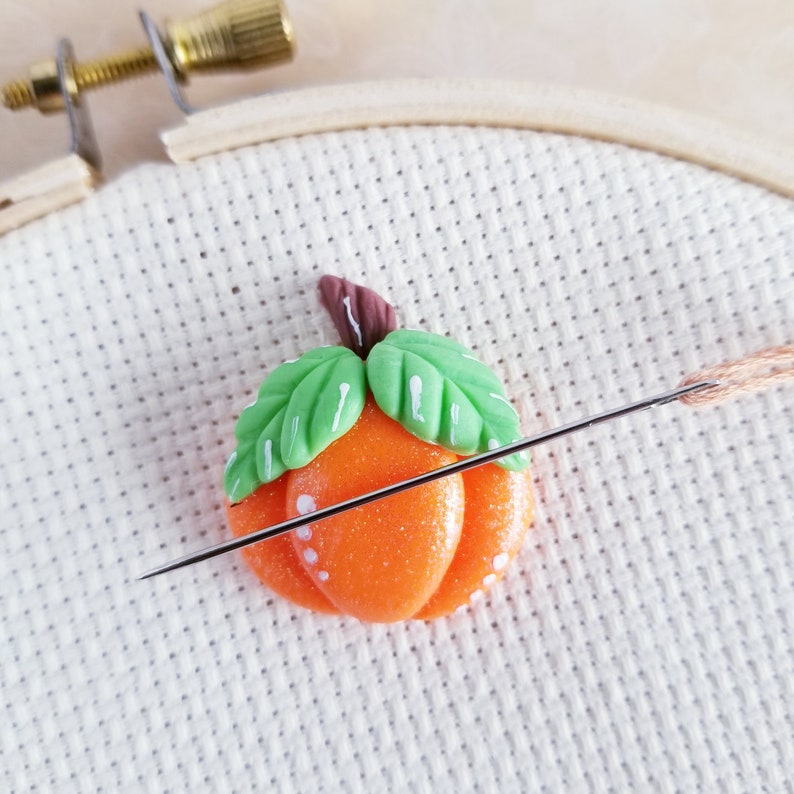Shiny Pumpkin needle minder 033 Magnet clay