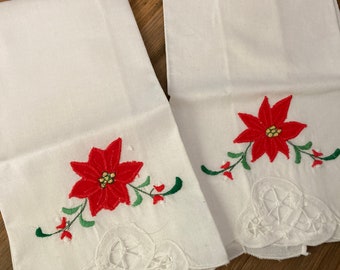 Pair of Poinsettia Guest Towels