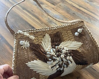 Vintage Hand Made Straw and Shell Hand Bag