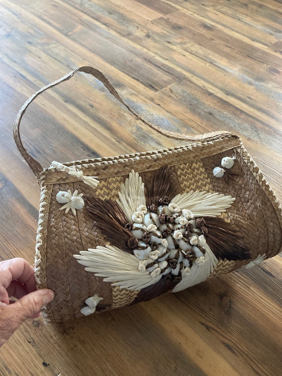 Vintage Hand Made Straw and Shell Hand Bag