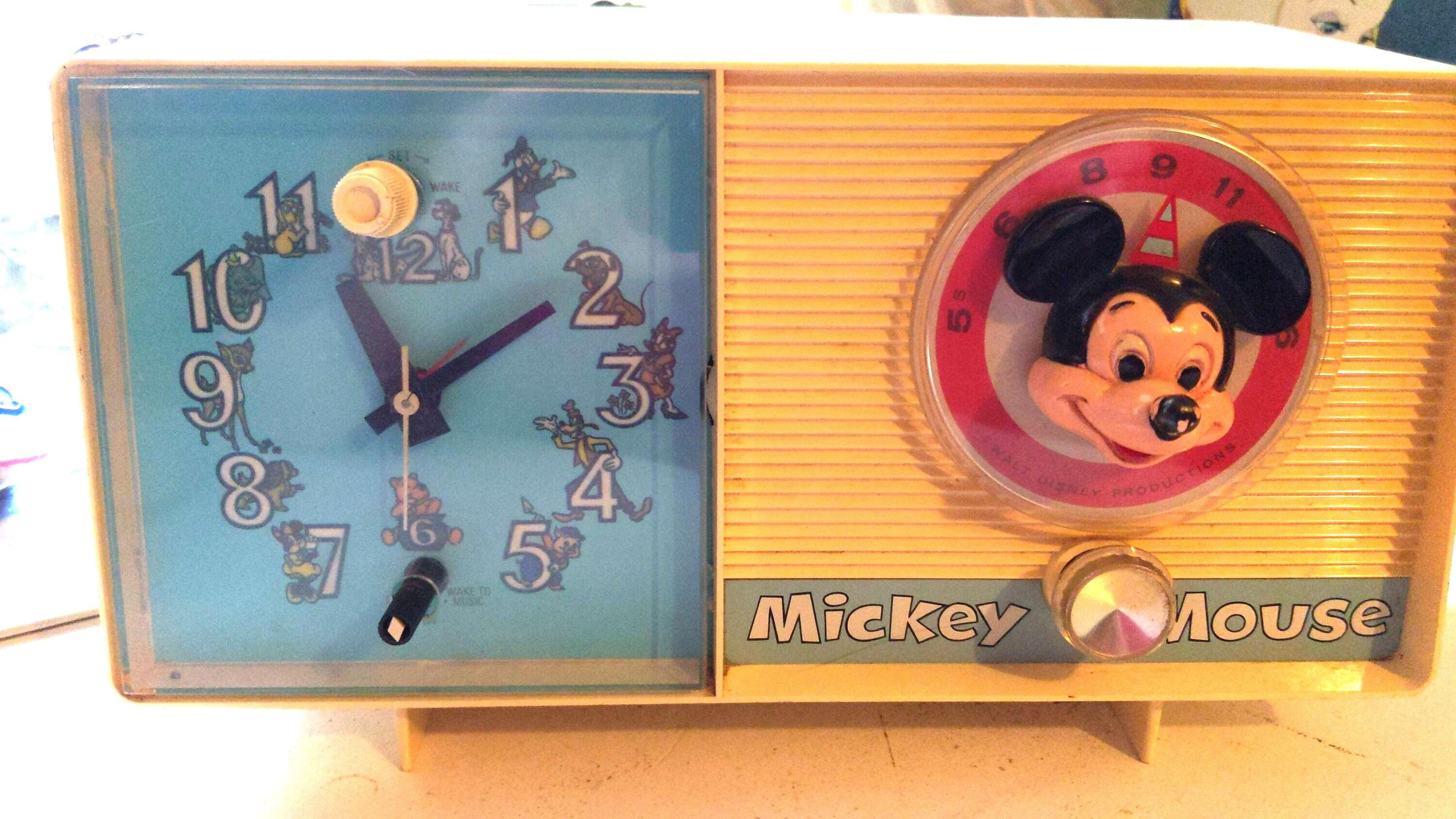 Vintage 1960's Mickey Mouse Clock GE Youth Electronics Disney Plastic Model C2418A White