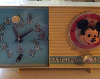 Vintage 1960's Mickey Mouse Clock GE Youth Electronics Disney Plastic Model C2418A White