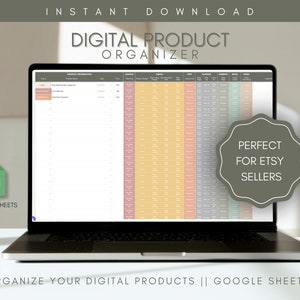 Może przedstawiać: Laptop wyświetlający arkusz kalkulacyjny Google Sheets z organizatorem produktów cyfrowych. Arkusz kalkulacyjny zawiera kolumny z informacjami o produktach, cenami i marketingiem. Arkusz kalkulacyjny nosi tytuł "Organizator produktów cyfrowych".