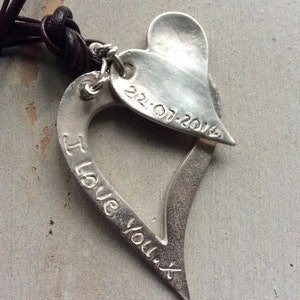 Collar de recuerdo de corazón de plata personalizado a medida "Te amo"
