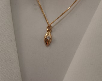 Gold leaf necklace, Tiny leaf pendant, Gold leaf charm, Minimal necklace, Everyday Jewellery, Tiny gold pendant, Gifts for her