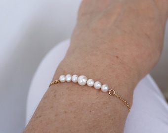 Pearls Bracelet, Gold bracelet and pearls, Bridal bracelet, Dainty wedding jewellery, Romantic gifts for her, pearls