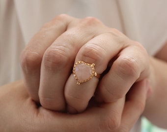 Bague de cœur en quartz rose, bague en or délicat, bague en pierre de naissance d’octobre, bague de promesse, bague en pierre empilable, bague en pierre précieuse de cœur, cadeaux pour elle