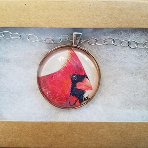 Kardinal und Holly Under Crystal Cabochon Silber Finish Halskette
