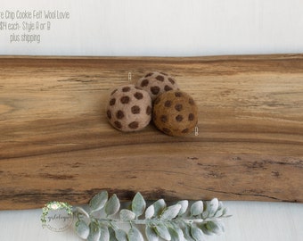 Chocolate Chip Cookie Lovie * Peluche in feltro e lana * Accessorio per neonati * Accessorio per foto delle vacanze * Venduto singolarmente - 2 colori