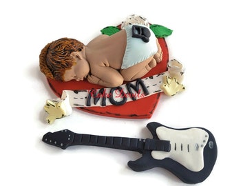Fondant Rock and Roll Tattoo Sleeping Baby Shower Cake Topper, Fondant Baby con Mohawk, tatuaje de corazón de MOM, azúcar 4" Decoraciones de pastel de guitarra