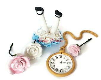 Adornos para tarta de fondant de Alicia en el país de las maravillas: piernas con vestido azul, rosas, reloj de bolsillo y decoración para tartas.