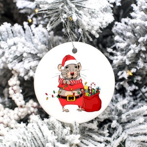 Weihnachtsanhänger mit Weihnachtsmannratte mit Baumlichtern und einem Sack voller Spielzeug