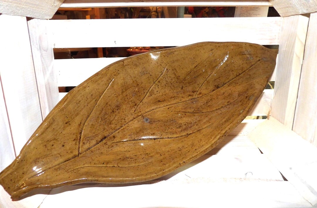 Tabacco Leaf Large Ceramic Jewelry Tray main image 0