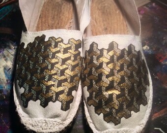 Size 6 handpainted geometric shoes