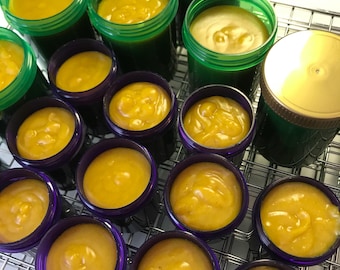 El uso de Ungüentos multiusos, cúrcuma-pimienta se trata de lesiones, irritaciones de la piel, picaduras de insectos, reacciones alérgicas.