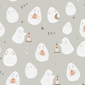 Puede incluir: Un patrón sin costuras con fantasmas blancos con diferentes expresiones. Algunos fantasmas sostienen calabazas, mientras que otros sostienen jaulas para pájaros. El fondo es gris claro con estrellas y lunas crecientes dispersas. El texto "BOO" aparece dos veces en el patrón.