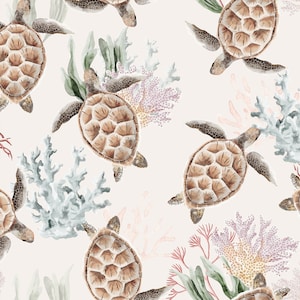 Puede incluir: Patrón de acuarela con tortugas marinas y corales. Las tortugas tienen caparazones marrones y están rodeadas de corales azul claro, rosas y rojos y algas verdes. El fondo es de color beige claro.